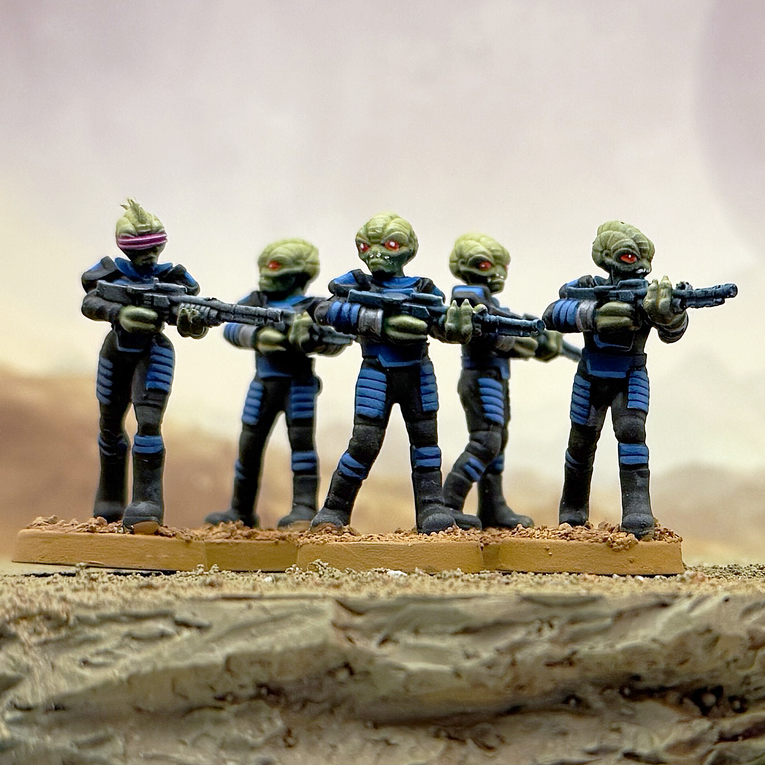 Painted 28mm sci-fi miniatures of Star Schlock's reptilian space lizards the Sleazoid Marauders.